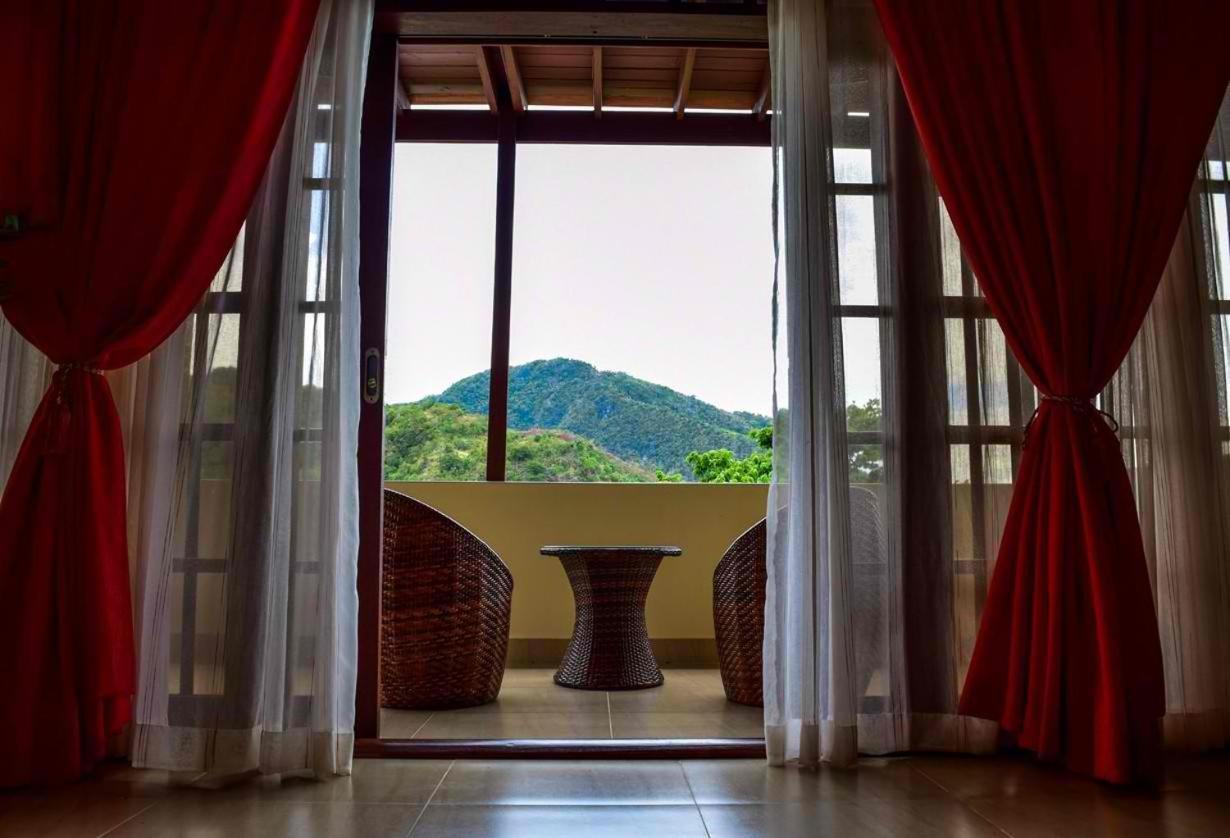 Tribal Hills Mountain Resort Puerto Galera Exterior photo