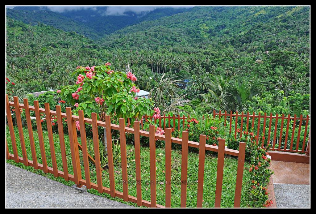 Tribal Hills Mountain Resort Puerto Galera Exterior photo