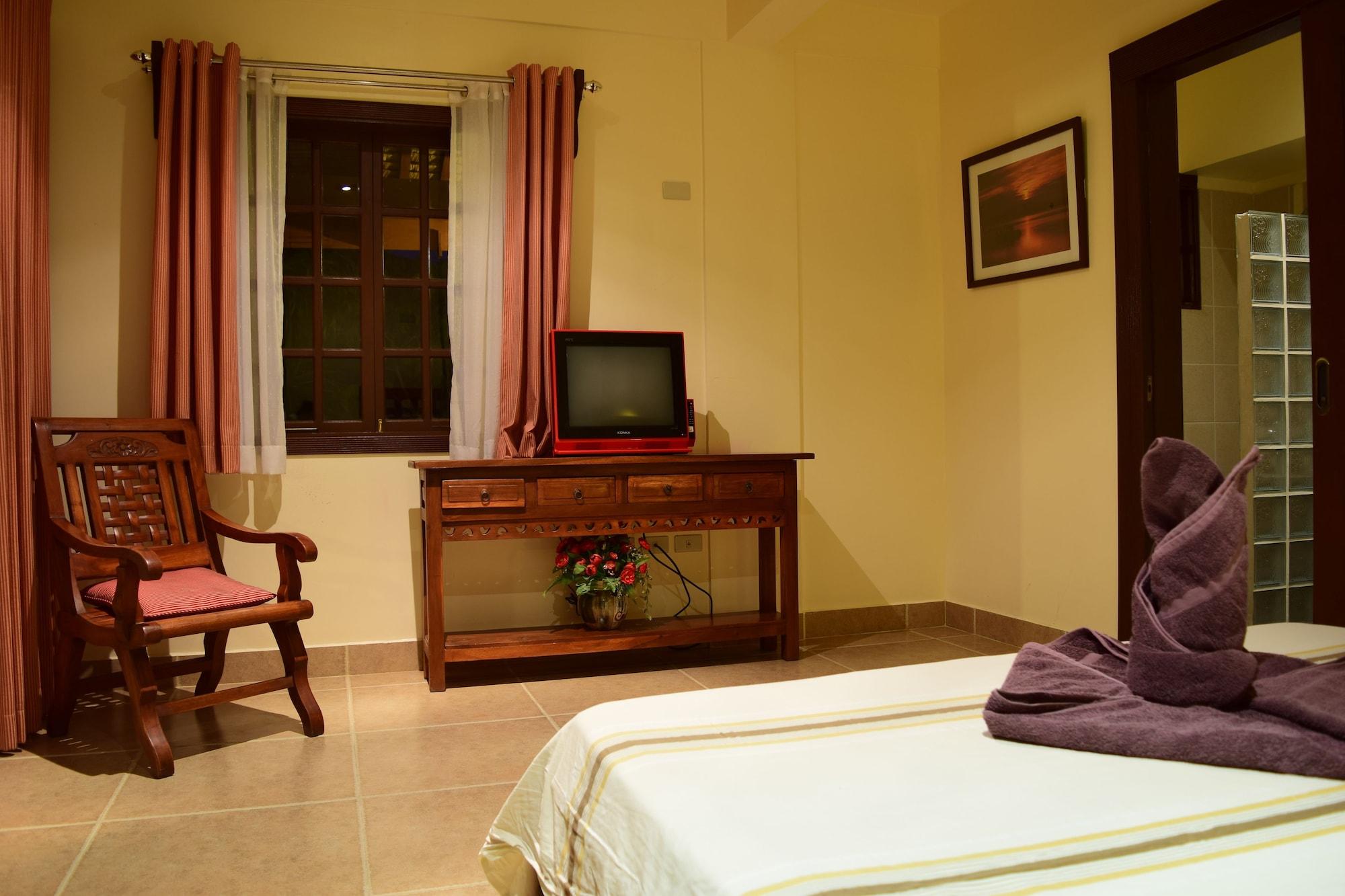 Tribal Hills Mountain Resort Puerto Galera Exterior photo
