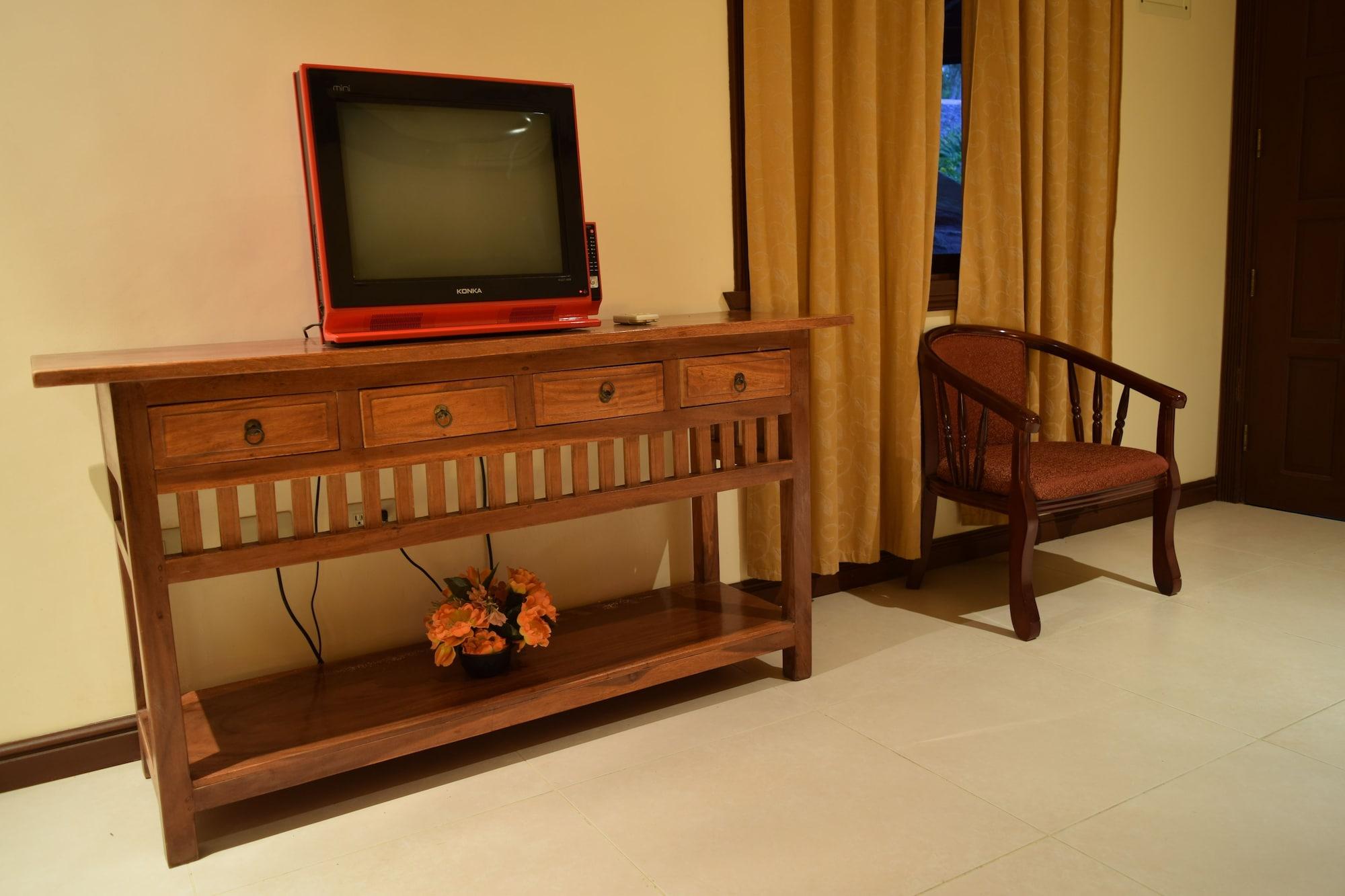 Tribal Hills Mountain Resort Puerto Galera Exterior photo